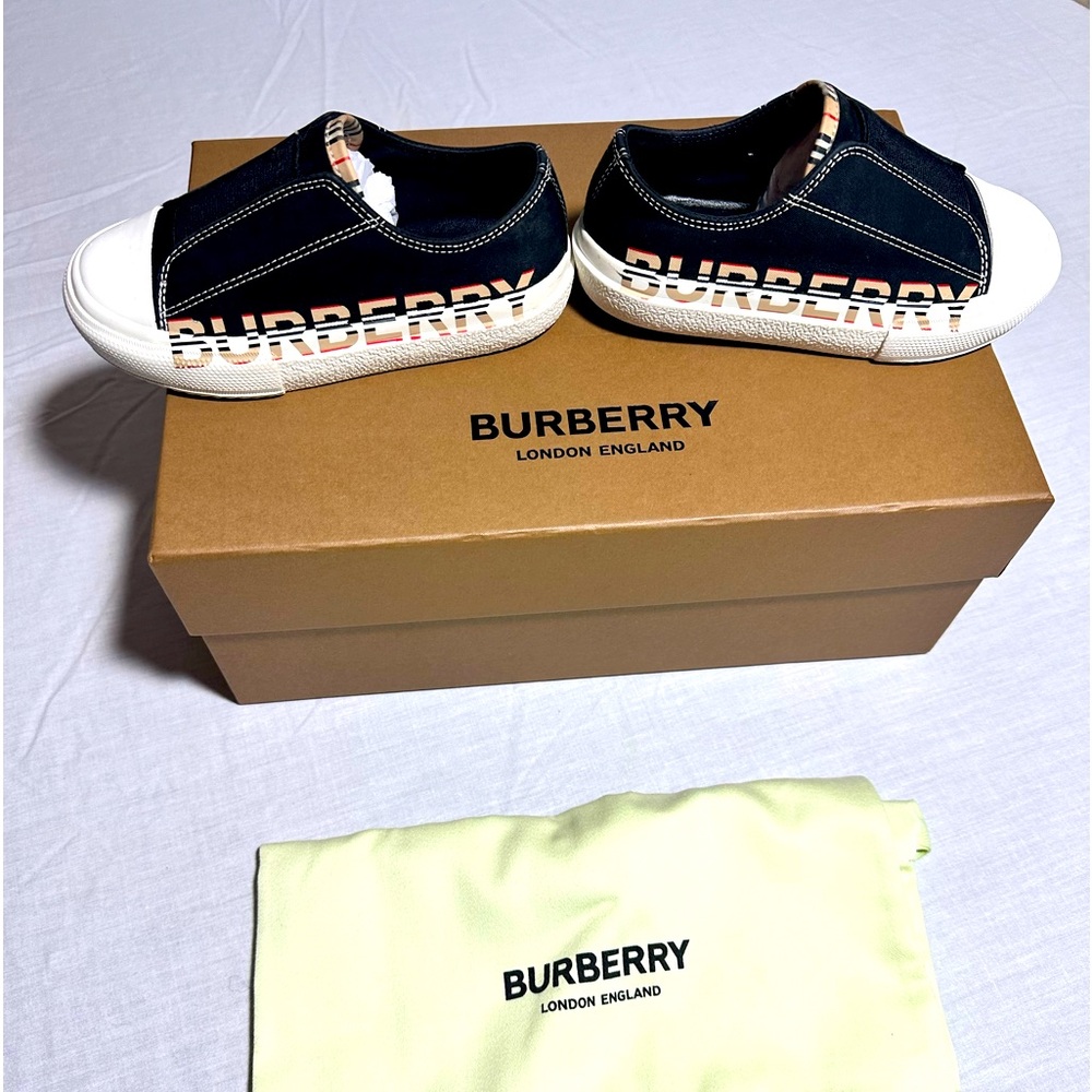 Burberry kids slip on sneakers in black size 26 (9 1/2)